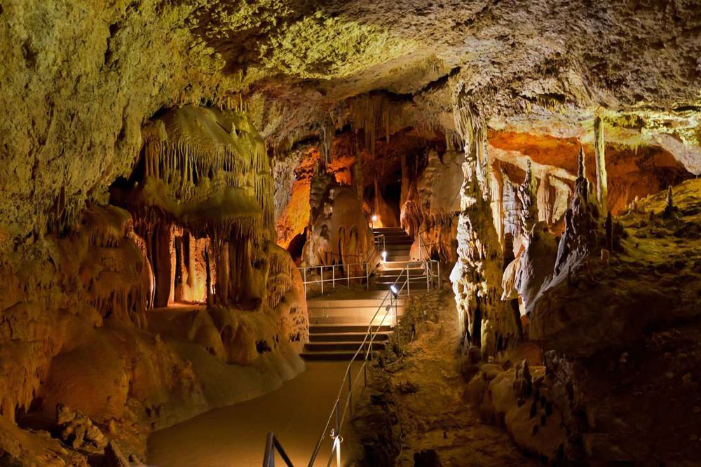 Карстовые пещеры Чатыр-Даг, экскурсии из Витязево в Анапе